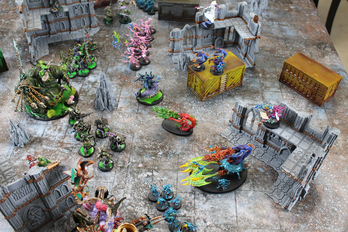 Gray Matter Gaming Gaming Mat Urban Ruins - Neoprene Battle Mat with Bag