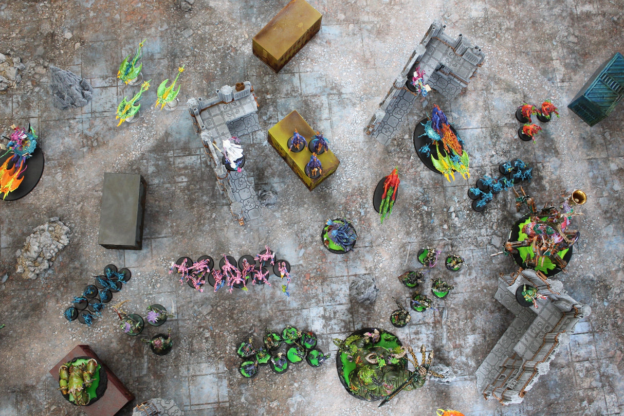 Gray Matter Gaming Gaming Mat Urban Ruins - Neoprene Battle Mat with Bag